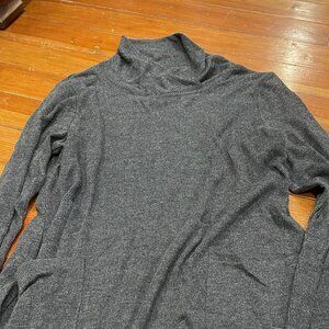 Maurice's dark grey tunic